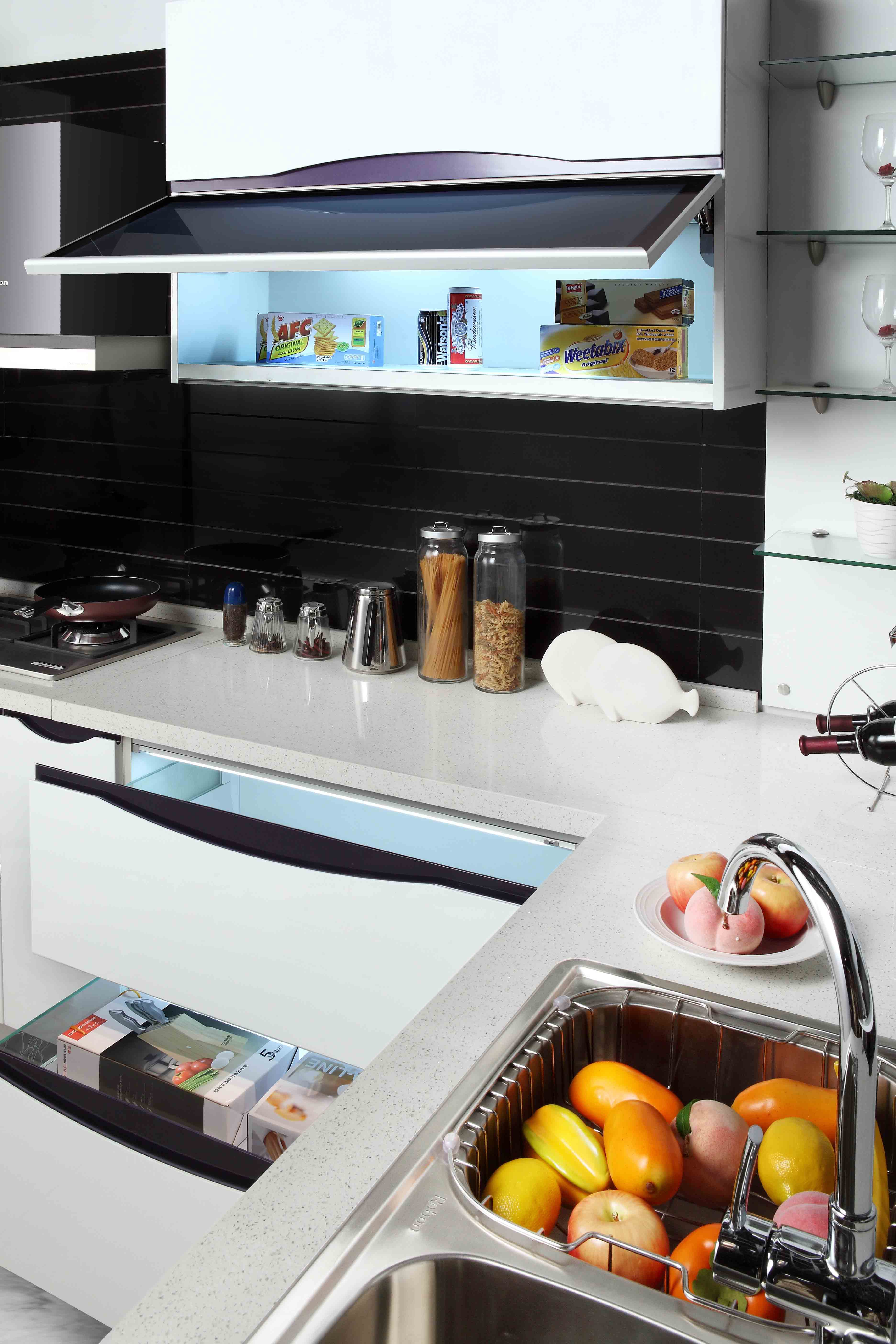 Customized Lacquer Kitchen Cabinets